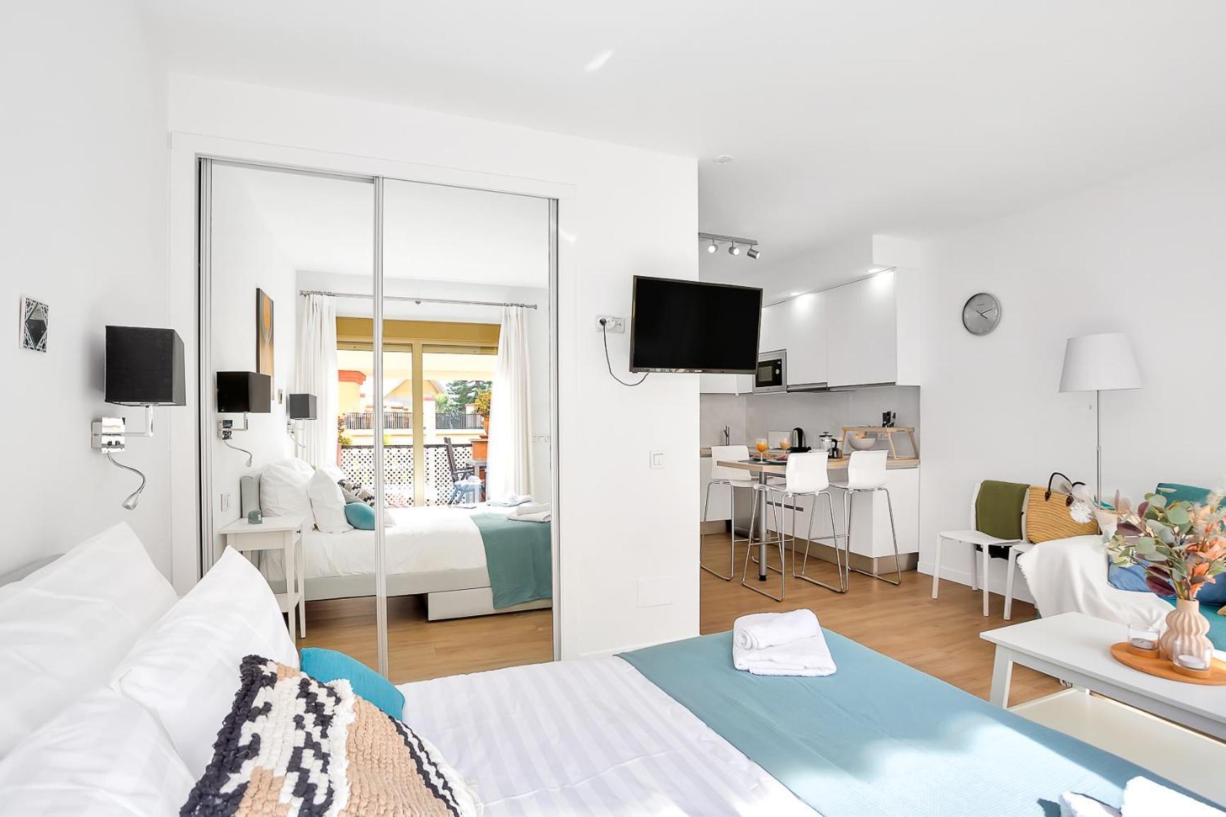 Modern Beach Apartment Romana Playa 723 In Marbella, Elviria Ngoại thất bức ảnh